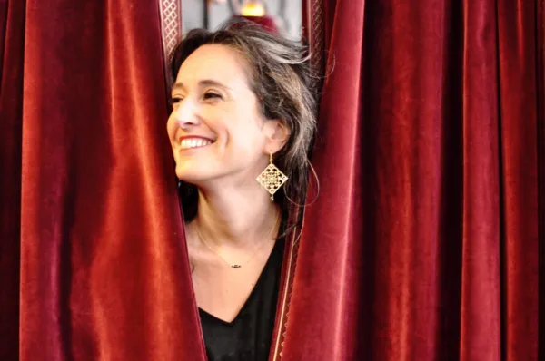 Portrait de Caroline Pascal, comédienne, Autrice, Demetra dans Kaaelott