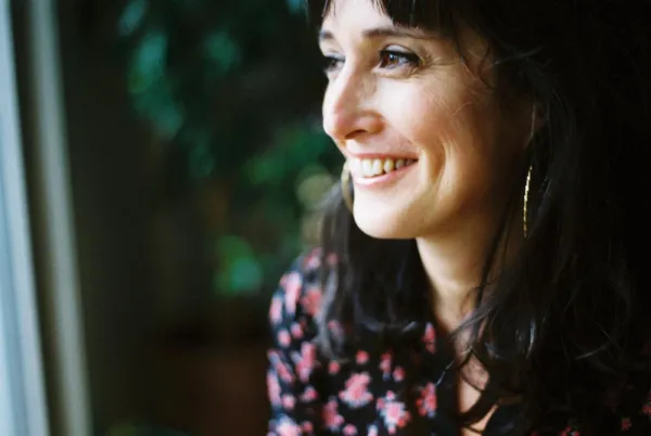 Portrait de Caroline Pascal comédienne, autrice, Demetra dans Kaamelott